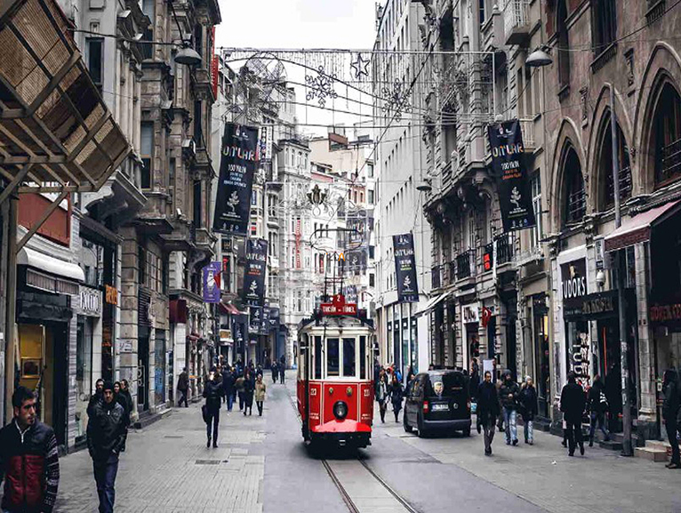 C&W 'DNYA GENEL ANA CADDELER 2024' RAPORUNU YAYINLADI